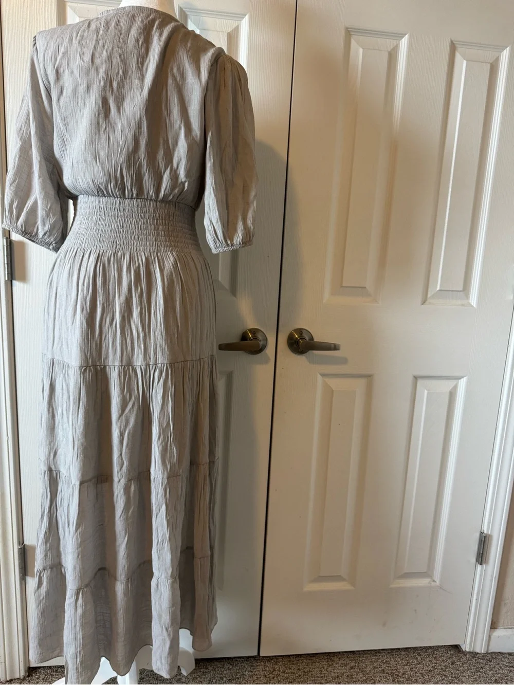 J.Gee Boho Tiered Maxi Dress Size S Light Gray Smocked Waist Puff Sleeve - Picture 7 of 9